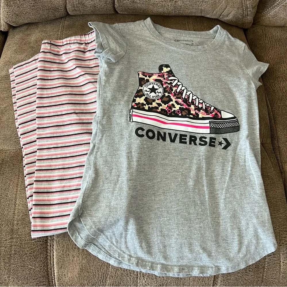 Converse T-Shirt and Leggings